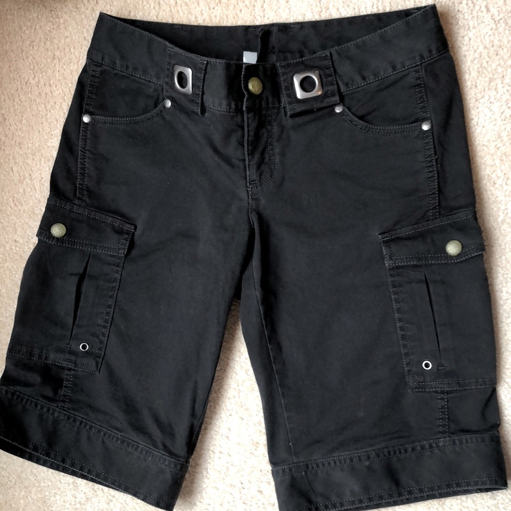 Athleta Kickit Cargo Bermuda shorts. In good condition! Size 2.